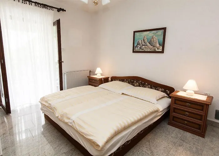 Apartment With Parking Space - 11307 Crikvenica
