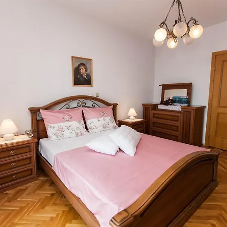 With A Parking Space - 11307 Apartmán